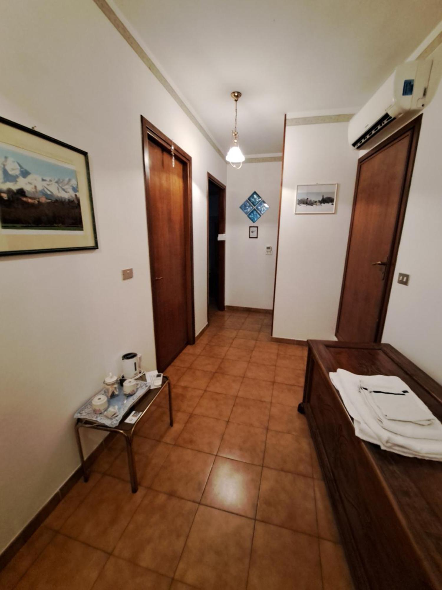 B&B La Casa Gialla Di Luca Mazzè Eksteriør bilde