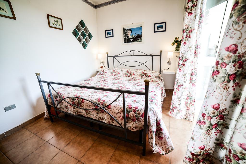 B&B La Casa Gialla Di Luca Mazzè Eksteriør bilde